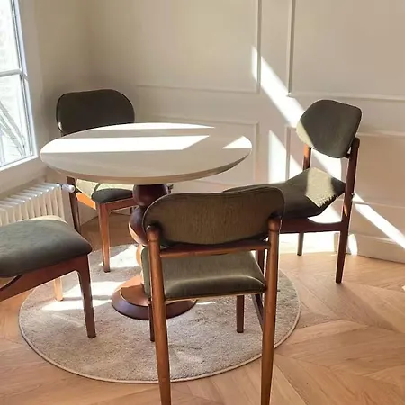 4p 1br - Fully Renovated With Ac - Champs-elysees Apartman *